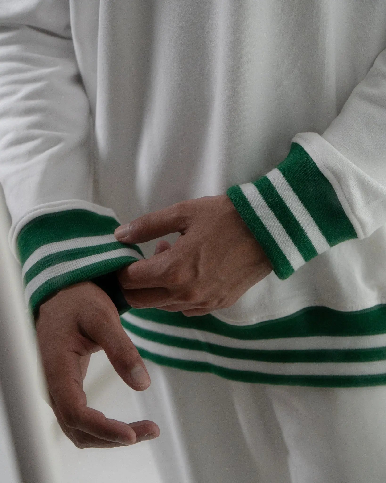 Zoro Vintage / One Piece / V-Neck Sweatshirt – ZAMS